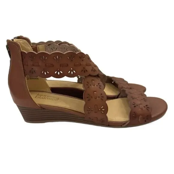 Lauren Blackwell Women’s Sandals Size 7 1/2 Tan Faux Leather Straps Back Zipper - Picture 3 of 8